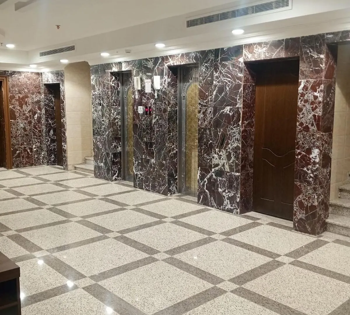 Hotel نزل الابرار العزيزية خلف مطعم ريدان Mecca Saudi Arabia
